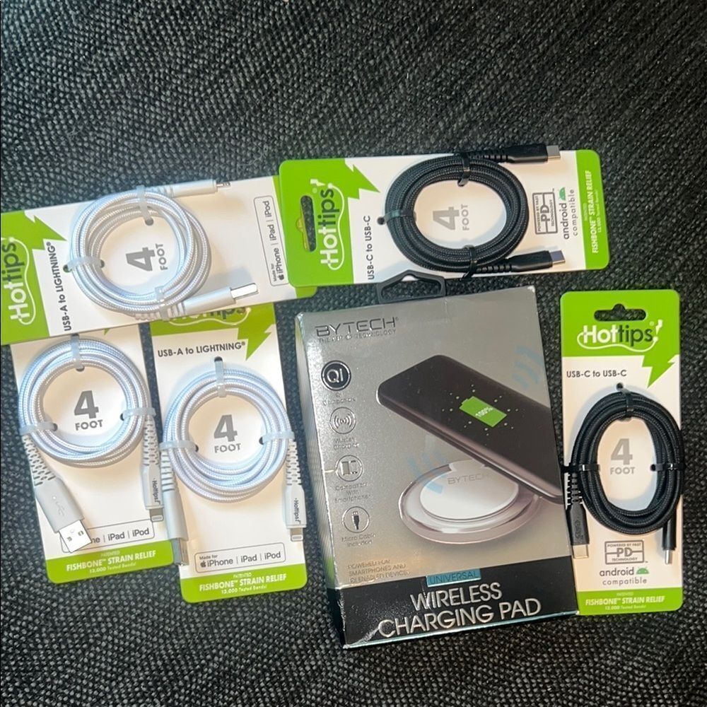 Wireless Charging Pad with Hot Tips Cables - Black and White